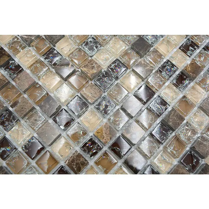Mosaikfliese Quadrat Crystal Mix XIC 1055 - 30,5 x 30,5 cm, Dunkelbraun, Glänzend - Nahaufnahme eines Mosaiks mit Glas- und Natursteinfliesen in Beige-, Braun- und Grautönen.