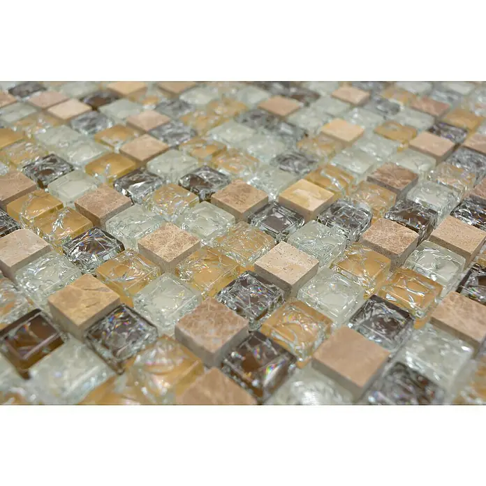 Mosaikfliese Quadrat Crystal Mix XIC 1053 - 30,5 x 30,5 cm, Hellbraun, Glänzend - Nahaufnahme der eleganten Mischung aus quadratischen Mosaikfliesen mit Stein- und Glasakzenten, ideal für stilvolle Innenräume.