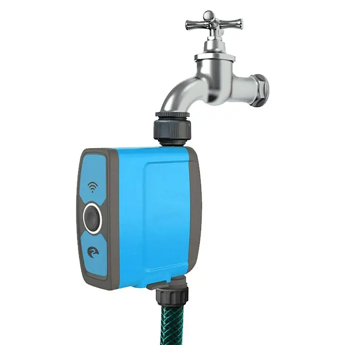 Garza Smart Home Enchufe inteligente y Controlador de riego - Gris, Plástico, IP54, Colocar - Controlador de riego inteligente en el grifo con carcasa azul y varias conexiones para el riego del jardín.