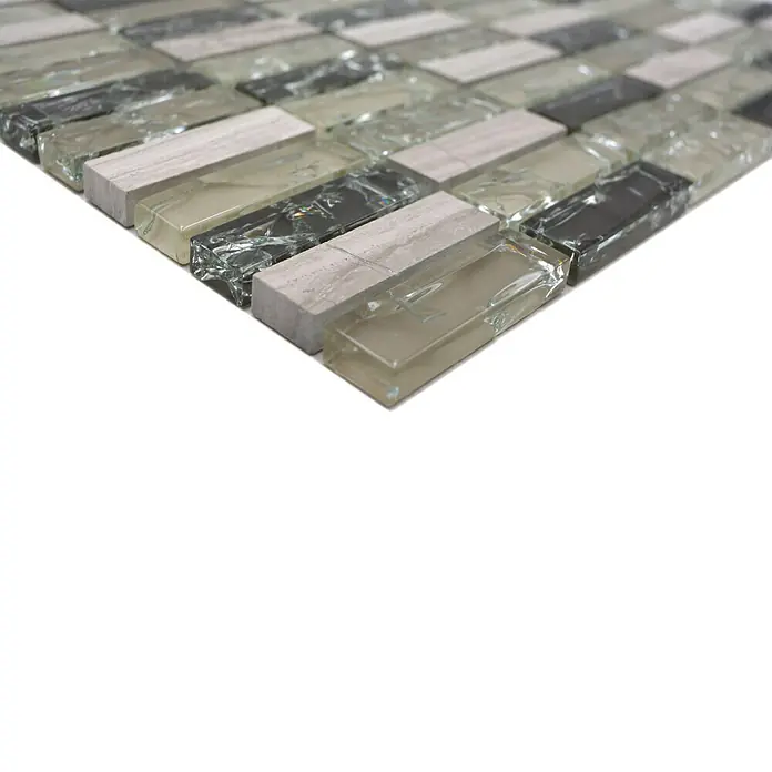 Mosaikfliese Crystal Mix XIC S1252 - 32,2 x 31 cm, Grau/Grün, Glänzend - Nahaufnahme eines Mosaiks aus Glas und Stein, das ein modernes und elegantes Design für Innenräume zeigt.