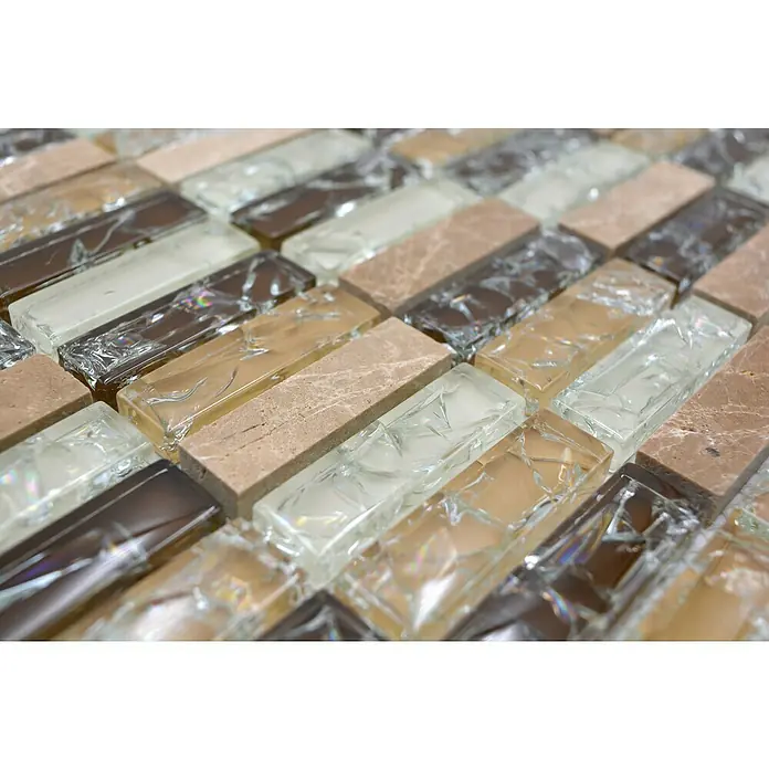 Mosaikfliese Crystal Mix XIC S1253 - 32,2 x 31 cm, Braun/Beige, Glänzend - Nahaufnahme von rechteckigen Mosaikfliesen in verschiedenen Farben und Materialien.