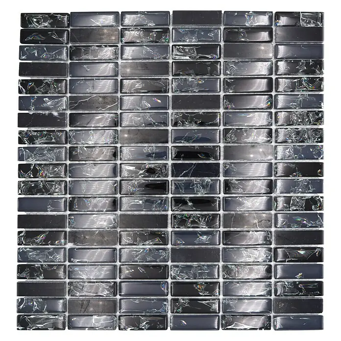 Mosaikfliese Crystal Mix XIC S1228 - 32,2 x 31 cm, Schwarz, Glänzend - Detailaufnahme eines Mosaikfliesenmusters in dunklen Grau- und Silbertönen mit einem glänzenden, fast zerbrochen wirkenden Effekt.