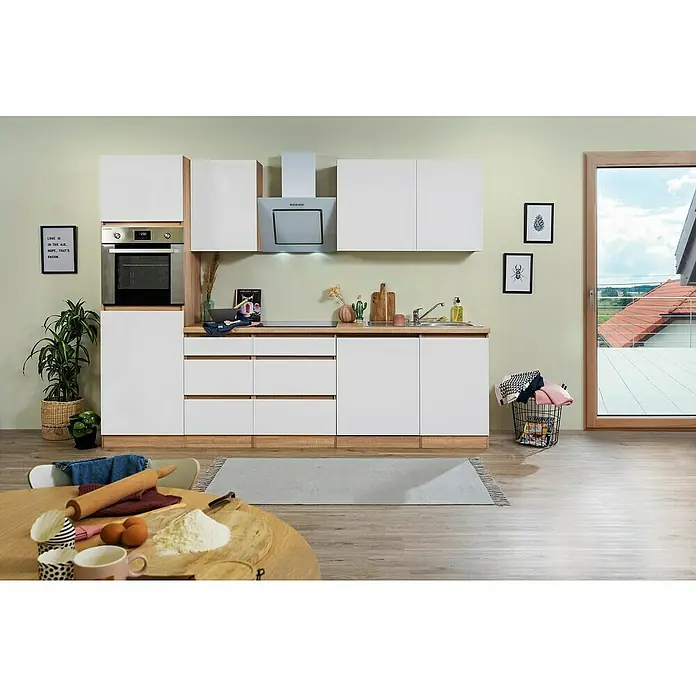 Respekta Premium Küchenzeile Lorena - Breite: 280 cm, Weiß, Mit Elektrogeräten, Matt - Eine moderne Küche mit weißen Schränken, hellem Holzdekor und einem Edelstahl-Dunstabzug über dem Kochfeld, ideal für kulinarische Kreationen.