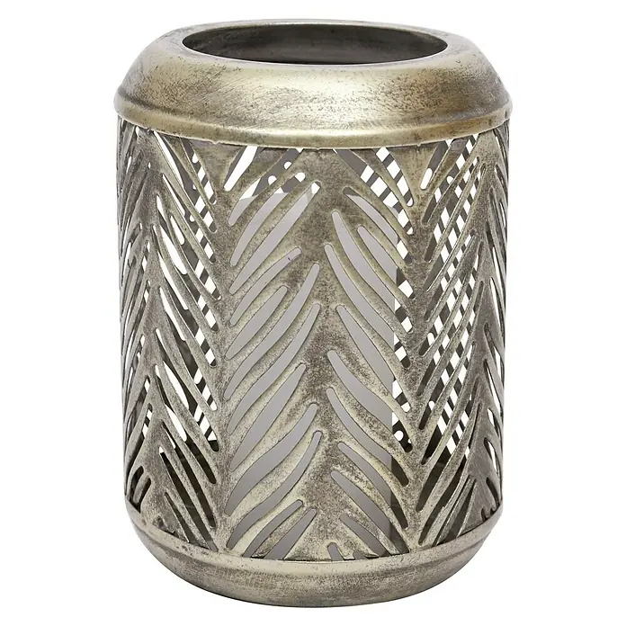 Windlicht - Ø x H: 10 x 15 cm, Messing - Dekorative silberfarbene Metalllaterne mit ausgeschnittenem Blattmuster für stimmungsvolle Beleuchtung.