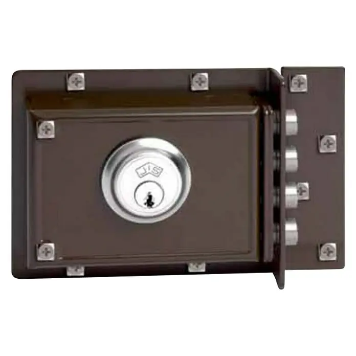 JiS Cerradura con cerrojo 230 I - Cerradura de bombín, DIN-Izquierda, Puerta exterior - Primer plano de una cerradura de puerta JIS marrón con múltiples puntos de bloqueo, asegurada con tornillos sobre un fondo negro.