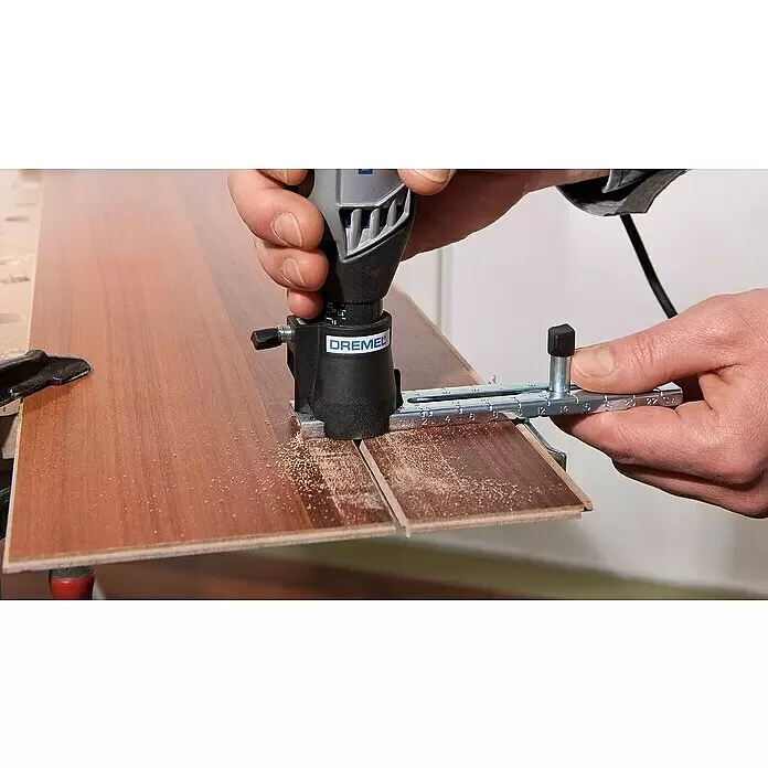 Dremel Parallel- & Kreisschneider Mod. 678 - Passend für: Dremel Multifunktionsgeräte, Max. Schneiddurchmesser: 300 mm - Anwendungsbeispiel