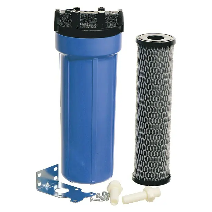 Yachticon Wasserfilter - Geeignet für Anschlussleitung: 13 mm, Max. Fördermenge: 19 l/min - Wasserfilter und Zubehör im Bild. Zu sehen sind Filter, Gehäuse, Halterung, Schrauben und Anschlüsse, die zur Installation und Wartung benötigt werden.