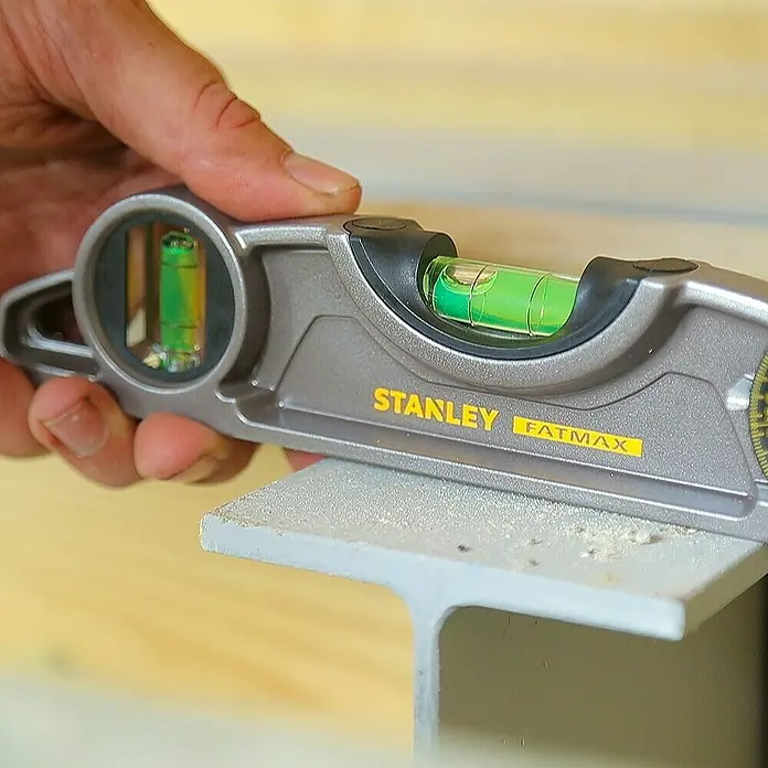 Stanley FatMax Torpedo-Wasserwaage - Länge: 250 mm, Anzahl Libellen: 3 Stk. - Stanley Fatmax Wasserwaage, ideal zum genauen Ausrichten von Oberflächen. Hochwertige Bauweise für präzise Ergebnisse.