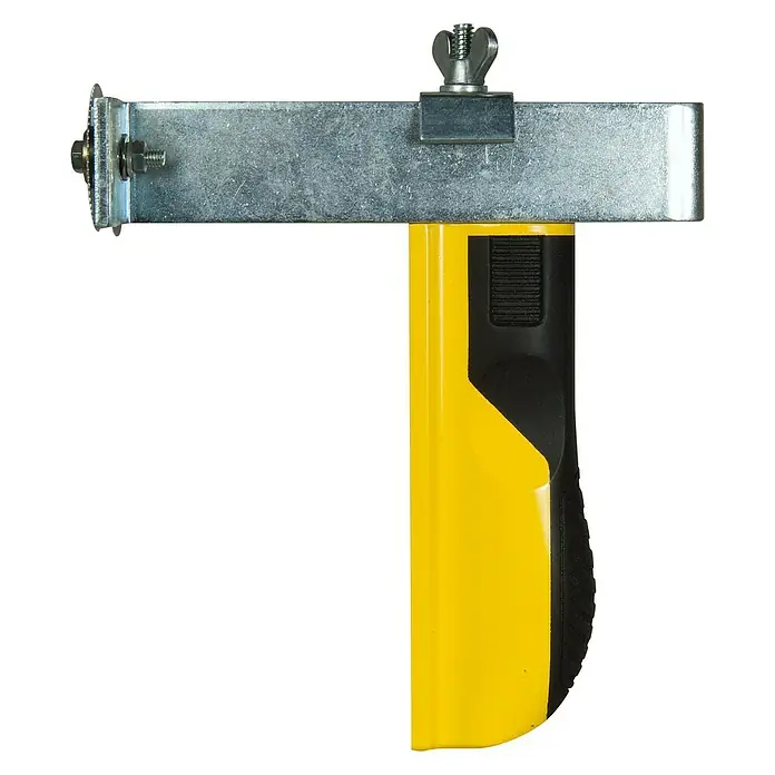 Stanley Streifenschneider STHT1-16069 - Schnittbreite: 125 mm - Ein gelbes Werkzeug mit einem silbernen Metallrahmen und einem schwarzen Griff auf einem schwarzen Hintergrund.