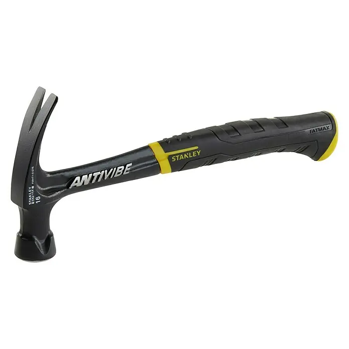 Stanley FatMax Klauenhammer ANTIVIBE - Gewicht Kopf: 453 g - Nahaufnahme eines Stanley FatMax AntiVibe Hammer. Der Hammer hat einen schwarzen Griff mit gelben Akzenten und einen robusten Kopf.