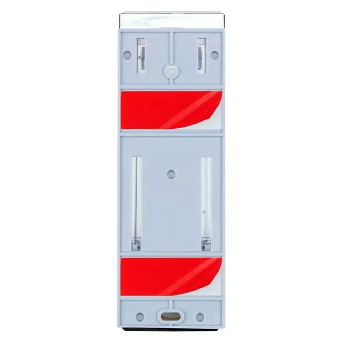 Wenko Dispensador de jabón o gel desinfectante Istres - Plástico, Cromo, Capacidad del depósito: 320 ml - Primer plano de un soporte de pared para dispositivos con tiras adhesivas rojas. Solución robusta y práctica para el montaje en pared.