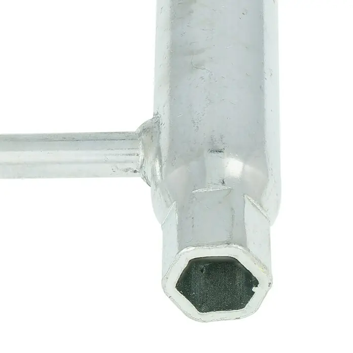 Oregon Kombi-Schlüssel - Stahl, 10x16 - Nahaufnahme eines silberfarbenen Steckschlüssels mit sechseckiger Öffnung und T-Griff. Werkzeug aus Metall für Handwerker und Heimwerker.