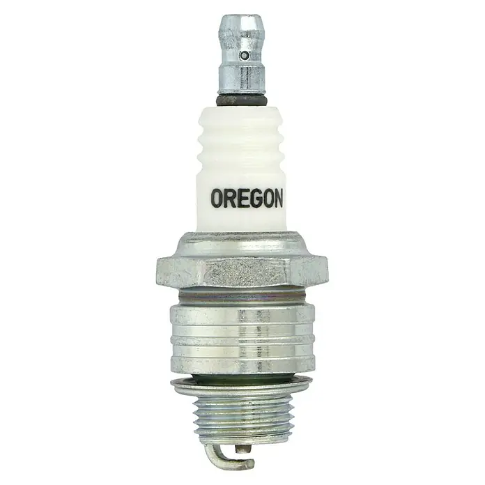 Oregon Zündkerze Q 77-305-1 - Passend für: Bosch, Champion, Denso & NGK Garrtenmaschinen - Nahaufnahme einer Zündkerze der Marke Oregon mit Gewinde und dem Schriftzug "OREGON".