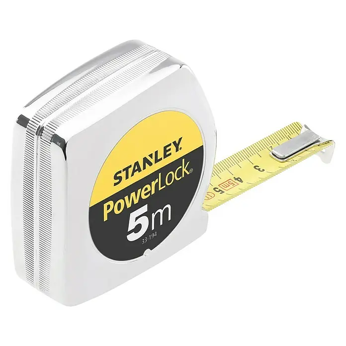 Stanley Kapselmaßband PowerLock - 5 m - Nahaufnahme eines Stanley PowerLock 5m Rollbandmass mit verchromtem Gehäuse.