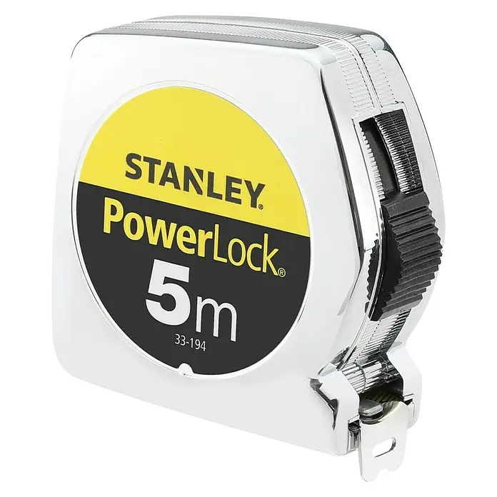 Stanley Kapselmaßband PowerLock - 5 m - Nahaufnahme eines Stanley PowerLock 5m Rollbandmaßes mit Chromgehäuse und schwarzem Schiebeknopf.