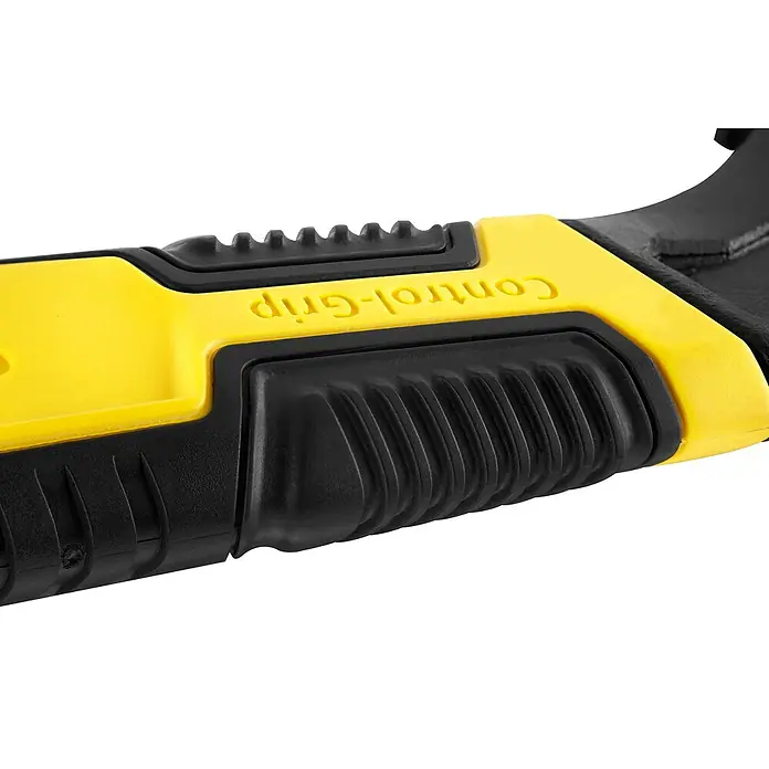 Stanley MaxSteel Rollgabelschlüssel - Länge: 250 mm - Nahaufnahme des gelb-schwarzen Griffs eines Werkzeugs, der mit "Control-Grip" beschriftet ist. Ergonomisches Design für sicheren Halt.