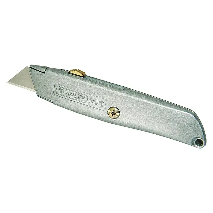 Stanley Schiebemesser 99E - Trapezklinge, Schiebbare Klinge - Ein silbernes Stanley 99E Cuttermesser mit einer scharfen Klinge, ideal für präzise Schnitte in verschiedenen Materialien.