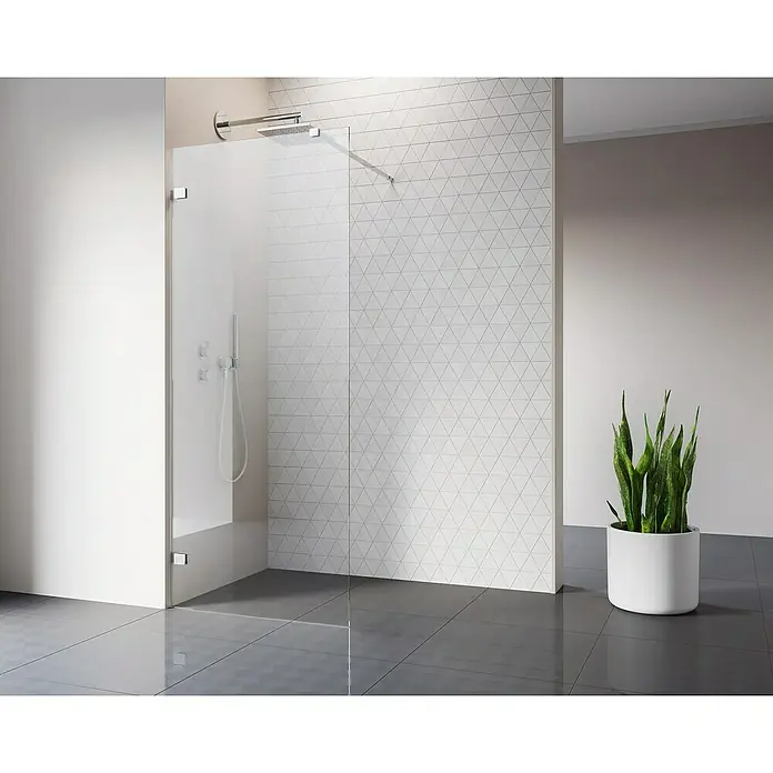 Camargue Air 2.0 Duschwand C76 - B x H: 77 x 200 cm, Beschichtet, Chrom - Modernes Badezimmer mit einer begehbaren Dusche, die durch eine Glaswand abgetrennt ist, und einer Topfpflanze, die einen Farbtupfer verleiht.