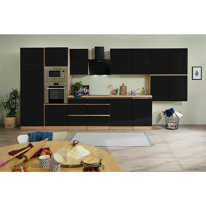 Respekta Premium Küchenzeile Lorena - Breite: 445 cm, Schwarz, Hochglänzend, Dekor Arbeitsplatte: Holzoptik, Mit Elektrogeräten - Moderne schwarze Küche mit Holzelementen, ausgestattet mit Backofen, Mikrowelle und Dunstabzugshaube für ein stilvolles Kocherlebnis.