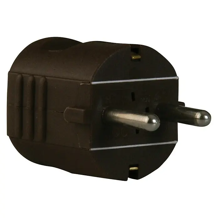 UniTEC Schutzkontaktstecker - Braun, PVC, IP20 - Nahaufnahme eines braunen Eurosteckers mit runden Stiften für den europäischen Markt.