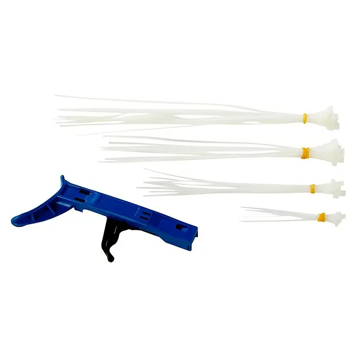 Voltomat Kabelbinder-Set - Natur, 41 -tlg. - Ein blaues Kabelbinderwerkzeug und mehrere weiße Kabelbinder in verschiedenen Größen, die mit gelben Gummibändern gebündelt sind.