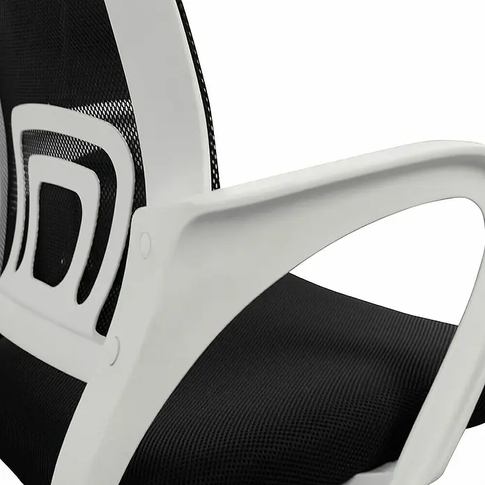 Silla de oficina Marta - Blanco/Negro, Reposacabezas - Primer plano de una silla de oficina con estructura blanca y tapicería de malla negra en el asiento y respaldo.
