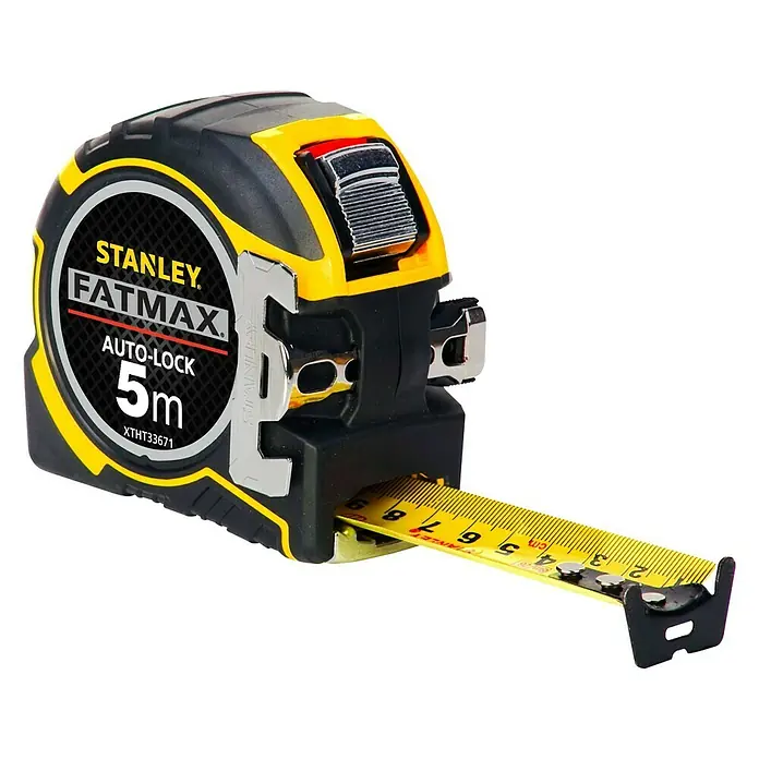 Stanley FatMax Kapselmaßband Autolock - Länge Maßband: 5 m - Nahaufnahme eines Stanley Fatmax Rollbandmasses mit gelbem Band und schwarzem Gehäuse.