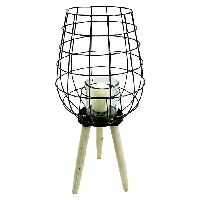 Windlicht auf Holzbeinen - Ø x H: 17 x 54 cm, Schwarz/Holz - Kerzenhalter aus schwarzem Metalldraht mit Glasbehälter für eine Kerze und drei hellen Holzbeinen.