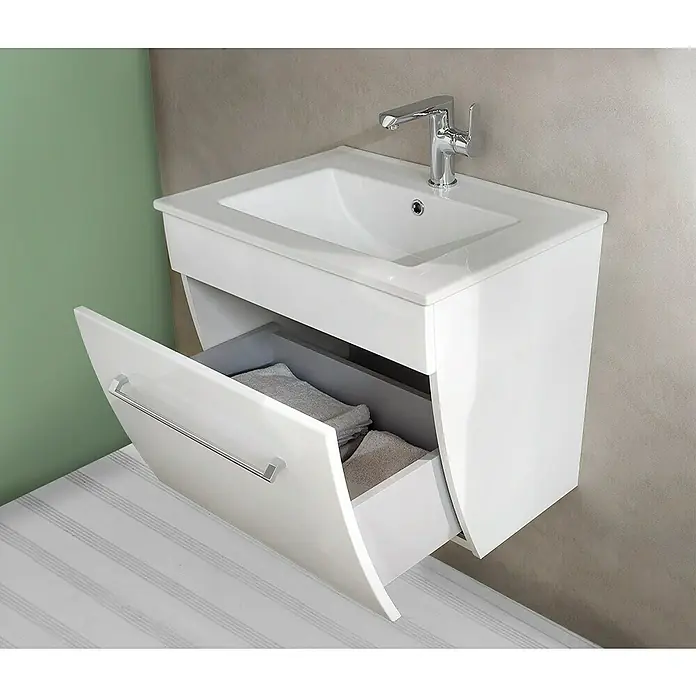 Camargue Orion Waschtischunterschrank - 59,7 x 45,5 x 52,5 cm, Weiß - Nahaufnahme eines modernen, weißen Waschtisches mit offenem Schubfach, der Handtücher zeigt. Der Wasserhahn glänzt und unterstreicht das elegante Design.