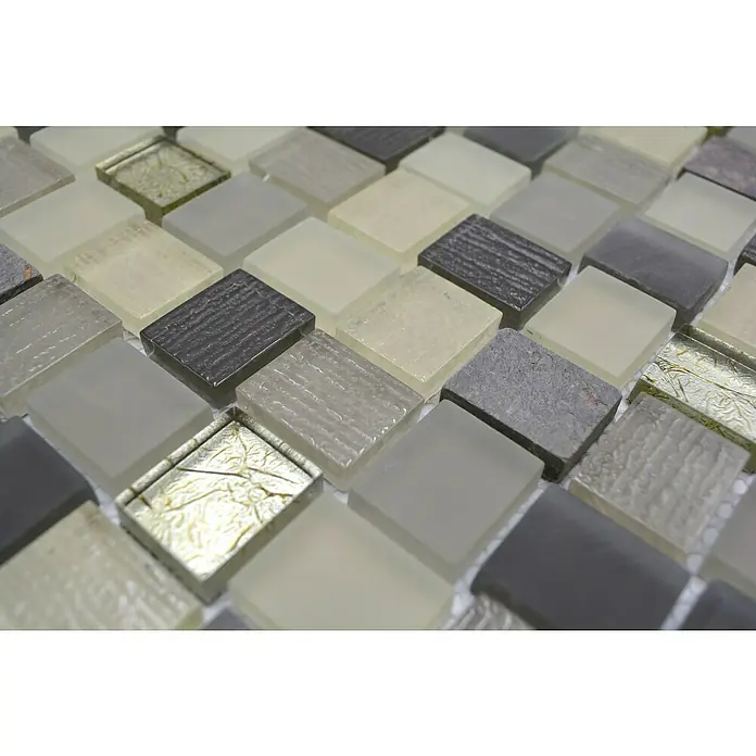 Mosaikfliese Crystal Mix XCM R09 - 27,3 x 27,3 cm, Braun/Grau, Matt - Nahaufnahme von quadratischen Mosaikfliesen in Grau-, Beige- und Goldtönen.