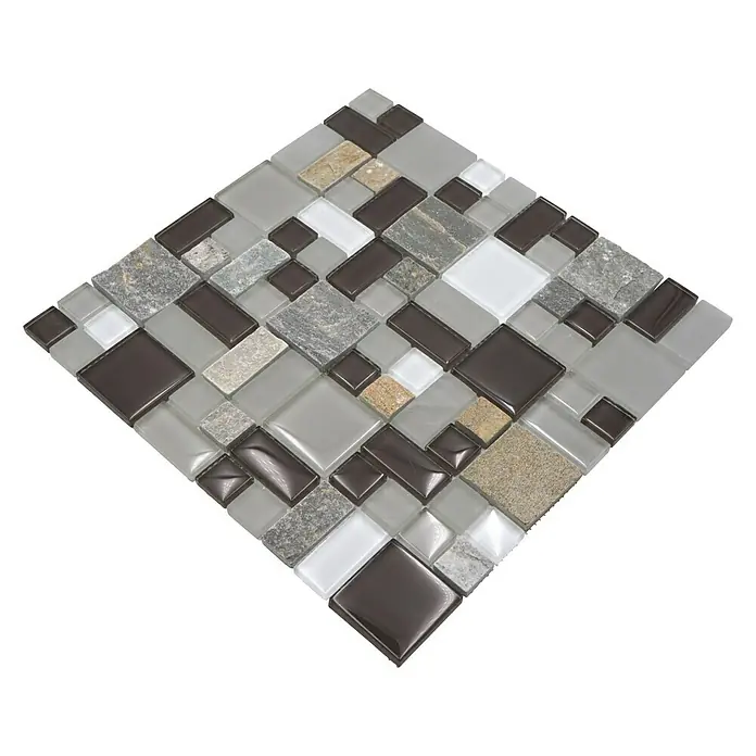 Mosaikfliese Crystal Mix XCM MC619 - 30 x 30 cm, Grau, Matt - Nahaufnahme eines dekorativen Mosaiks mit verschiedenen Farben und Texturen, ideal für Wand- und Bodendesign.