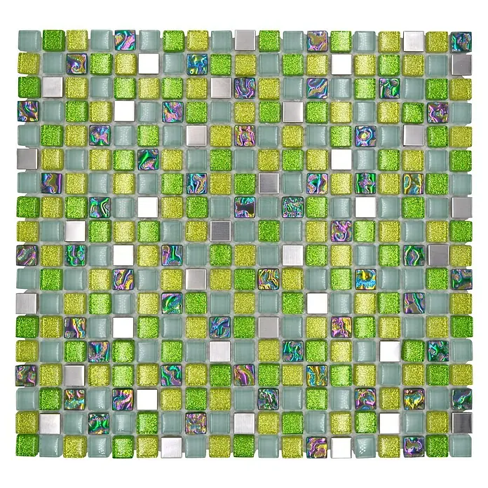 Mosaikfliese Quadrat Crystal Mix XCE 99 - 30,5 x 32,2 cm, Grün, Glänzend - Nahaufnahme einer quadratischen Mosaikfliese in Grün-, Gelb- und Silbertönen mit einem glänzenden und schimmernden Effekt für Wand- oder Bodendesign.