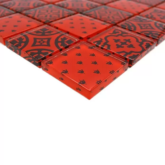 Mosaikfliese Quadrat Crystal XCM 8OP3 - 30 x 30 cm, Rot, Glänzend - Quadratische rote Glasmosaikfliesen mit vielfältigen schwarzen Zierstrukturen.