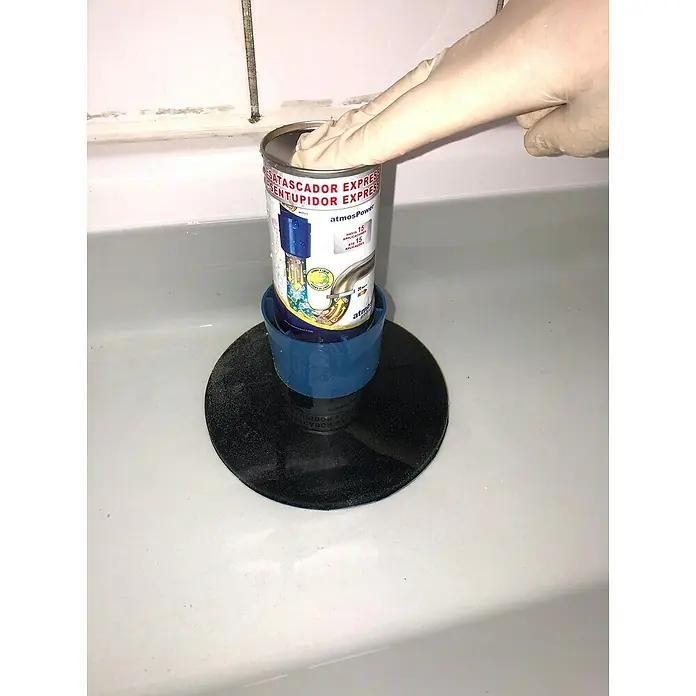 Atmos Desatascador express Atmospower Kit - Válvulas de salida, 150 ml - Bote de desatascador "Atascador Express Entupidor" con ventosa de goma en un lavabo lleno de agua.