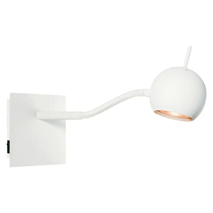 Home Sweet Home LED-Wandstrahler Bollo Flex - 5,8 W, L x B x H: 14 x 14 x 11,5 cm, Sandweiß, Warmweiß - Diese Aufnahme zeigt eine stilvolle, weiße Wandlampe mit flexiblem Arm, die ein warmes Licht ausstrahlt und eine moderne Ästhetik vermittelt.