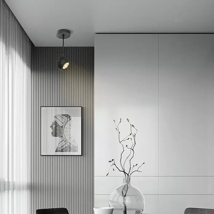 Home Sweet Home LED-Deckenstrahler Nop - 5,8 W, L x B x H: 9,5 x 9,5 x 24 cm, Sandschwarz, Warmweiß, 1 Stk. - Schwarzer matter Deckenstrahler, der Licht auf eine strukturierte Wand richtet.
