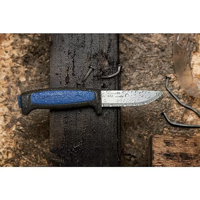Morakniv Messer Pro Allround S - Material Klinge: Stahl rostfrei, Klingenlänge: 91 mm, Klingenstärke: 2 mm - Stimmungsaufnahme