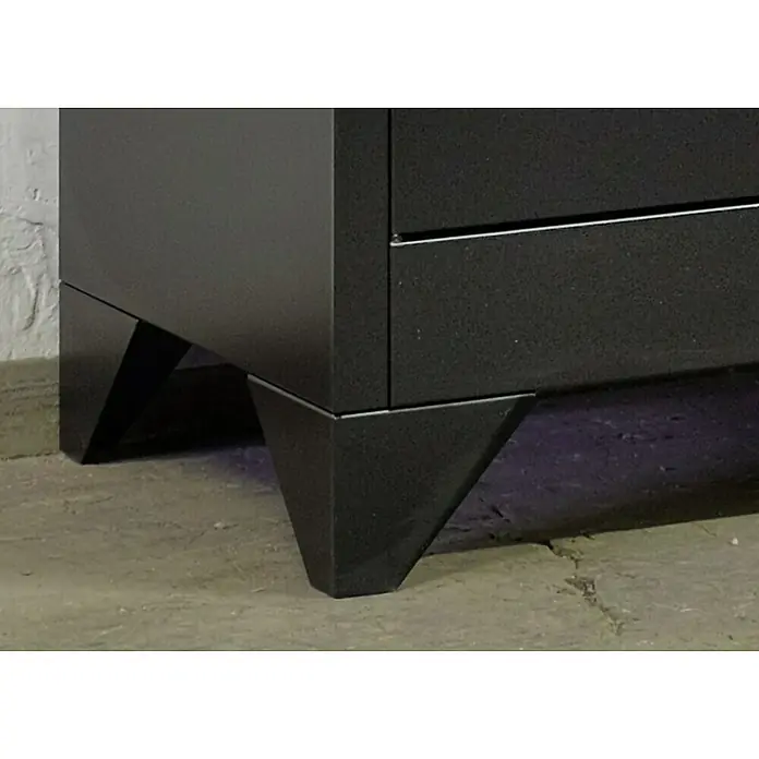 Metall-Mehrzweckschrank - L x B x H: 40 x 80 x 190 cm, Anzahl Türen: 2 Stk. - Detailaufnahme eines schwarzen Schranks mit markanten, abgewinkelten Füßen, die dem Möbelstück einen modernen Touch verleihen.