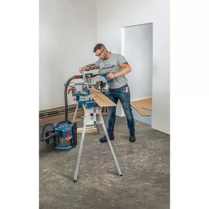 Bosch Professional AMPShare 18V Akku-Kapp- & Gehrungssäge 18V-216 Solo - 18 V, Ohne Akku, Durchmesser Sägeblatt: 216 mm - Anwendungsbeispiel