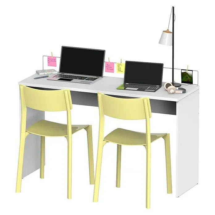Muebles Pitarch Mesa de escritorio Haley - L x An x Al: 45 x 131,5 x 77 cm, Blanco - Escritorio blanco con dos sillas amarillas, dos ordenadores portátiles, una lámpara y notas para un espacio de trabajo moderno.