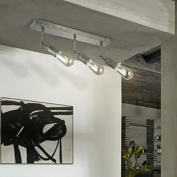 Home Sweet Home LED-Deckenleuchte Spy - 5,8 W, L x B x H: 47 x 9,5 x 20,5 cm, Burned Metal, Warmweiß, 3 Stk. - Deckenleuchte mit drei Edison-Glühbirnen in einem modernen Wohnraum, die ein stilvolles Ambiente erzeugt.