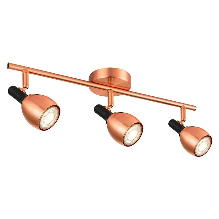 Home Sweet Home LED-Deckenstrahler Novi - 5,8 W, L x B x H: 9,5 x 46 x 17,6 cm, Kupfer, Warmweiß - Nahaufnahme einer dreiflammigen Kupfer-Deckenleuchte mit verstellbaren Strahlern für eine flexible Beleuchtungslösung.