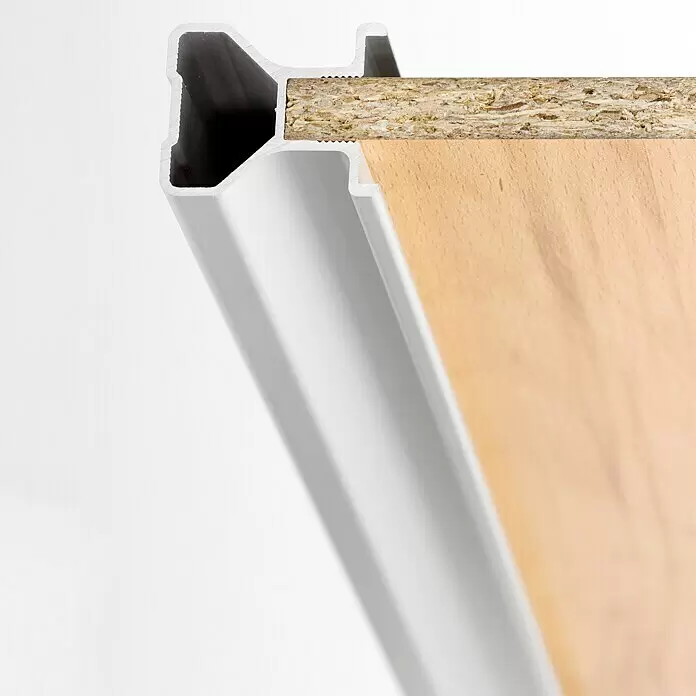 Room Plaza Easy Griffprofil - Passend für: Room Plaza Easy Schiebetür-Bau-Sets, 2.550 mm, Silber - Querschnitt: Weißes Profil hält helle Holzplatte mit Spanplattenkern.