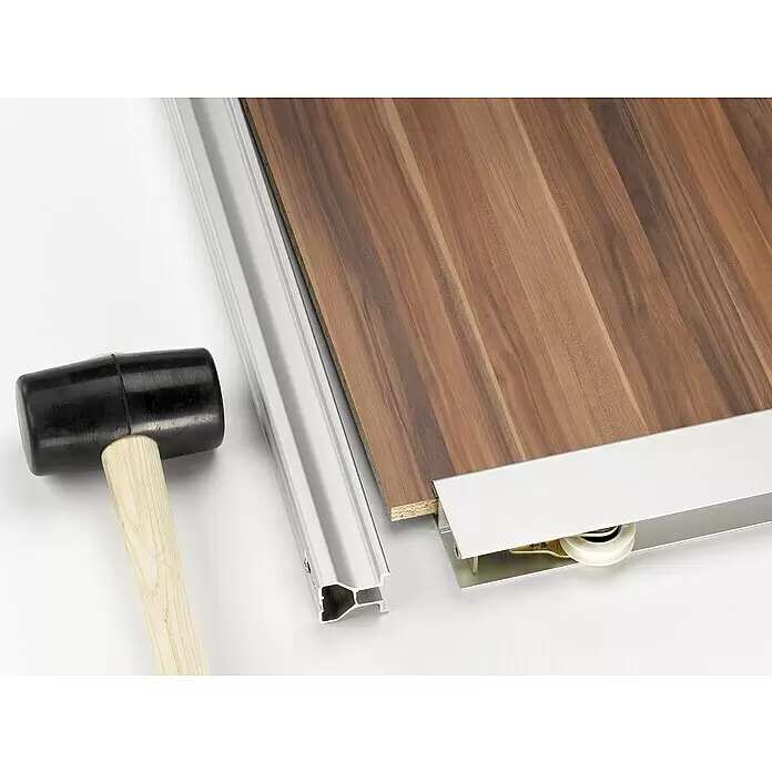 Room Plaza Easy Griffprofil - Passend für: Room Plaza Easy Schiebetür-Bau-Sets, 2.550 mm, Silber - Schiebetürkomponenten: Holzplatte, Aluminiumschiene, Rolle und Gummihammer zur Montage.