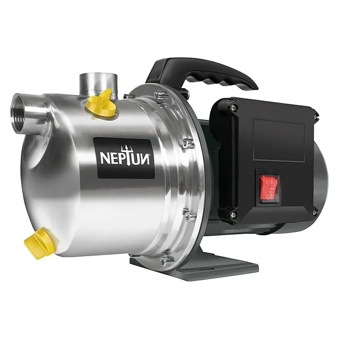 Neptun Gartenpumpe NGP-E 100 SET - 1.000 W, Max. Fördermenge: 4.600 l/h - Nahaufnahme einer Neptune-Wasserpumpe aus Edelstahl mit schwarzem Griff und rotem Schalter. Sie ist ideal für Gartenbewässerung und Hauswasserversorgung.