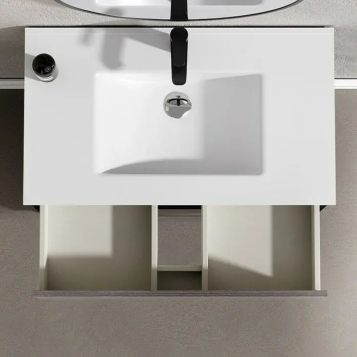 Artysan Conjunto de mueble de baño Africa - Ancho: 80 cm, 3 pzs., Ceniza, Mate - Un mueble de baño con lavabo blanco y grifo negro. Los cajones están parcialmente abiertos, revelando el interior.