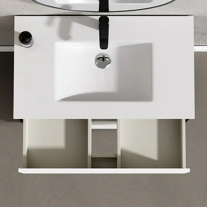 Artysan Conjunto de mueble de baño Africa - Ancho: 80 cm, 3 pzs., Blanco, Mate - Tocador de baño con cajón abierto para guardar artículos de tocador y grifo negro sobre una encimera blanca.