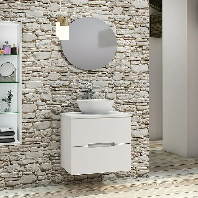 Artysan Conjunto de mueble de baño Loop Top - Ancho: 60 cm, 4 pzs., Blanco, Mate - Moderno lavabo de baño con mueble y espejo redondo frente a una pared de piedra para un ambiente elegante.