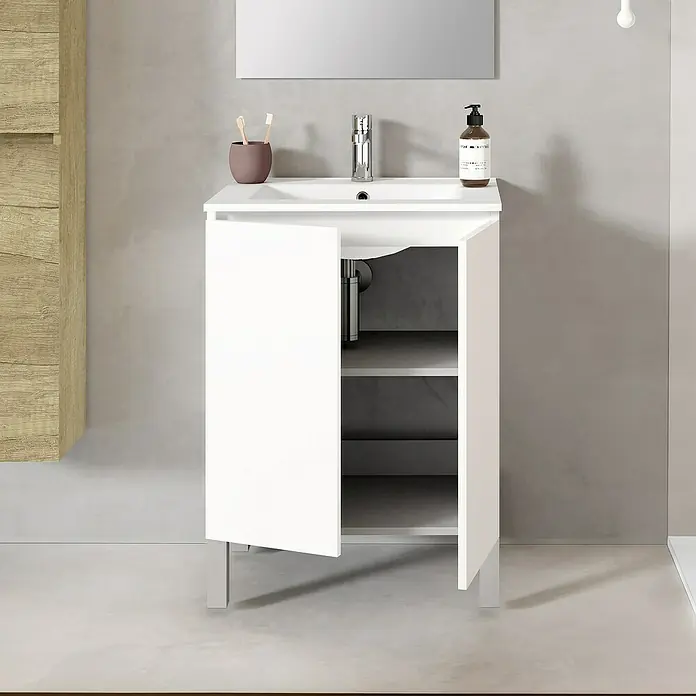 Artysan Conjunto de mueble de baño Versa - Ancho: 60 cm, 3 pzs., Blanco, Mate - Un moderno tocador de baño blanco con una puerta abierta que revela estantes de almacenamiento, perfecto para cualquier diseño de baño.