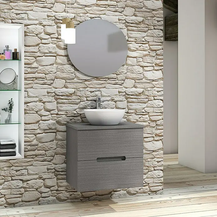 Artysan Conjunto de mueble de baño Loop Top - Ancho: 60 cm, 4 pzs., Ceniza, Mate - Lavabo moderno de baño con mueble gris y espejo redondo contra una pared de piedra. Diseño elegante para tu baño.